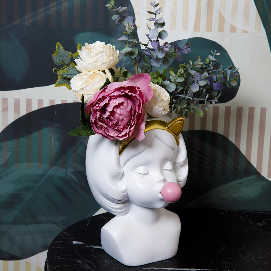 BUBBLE GUM GIRL VASE