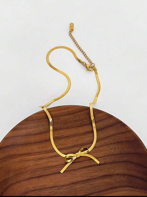 Bow Necklace